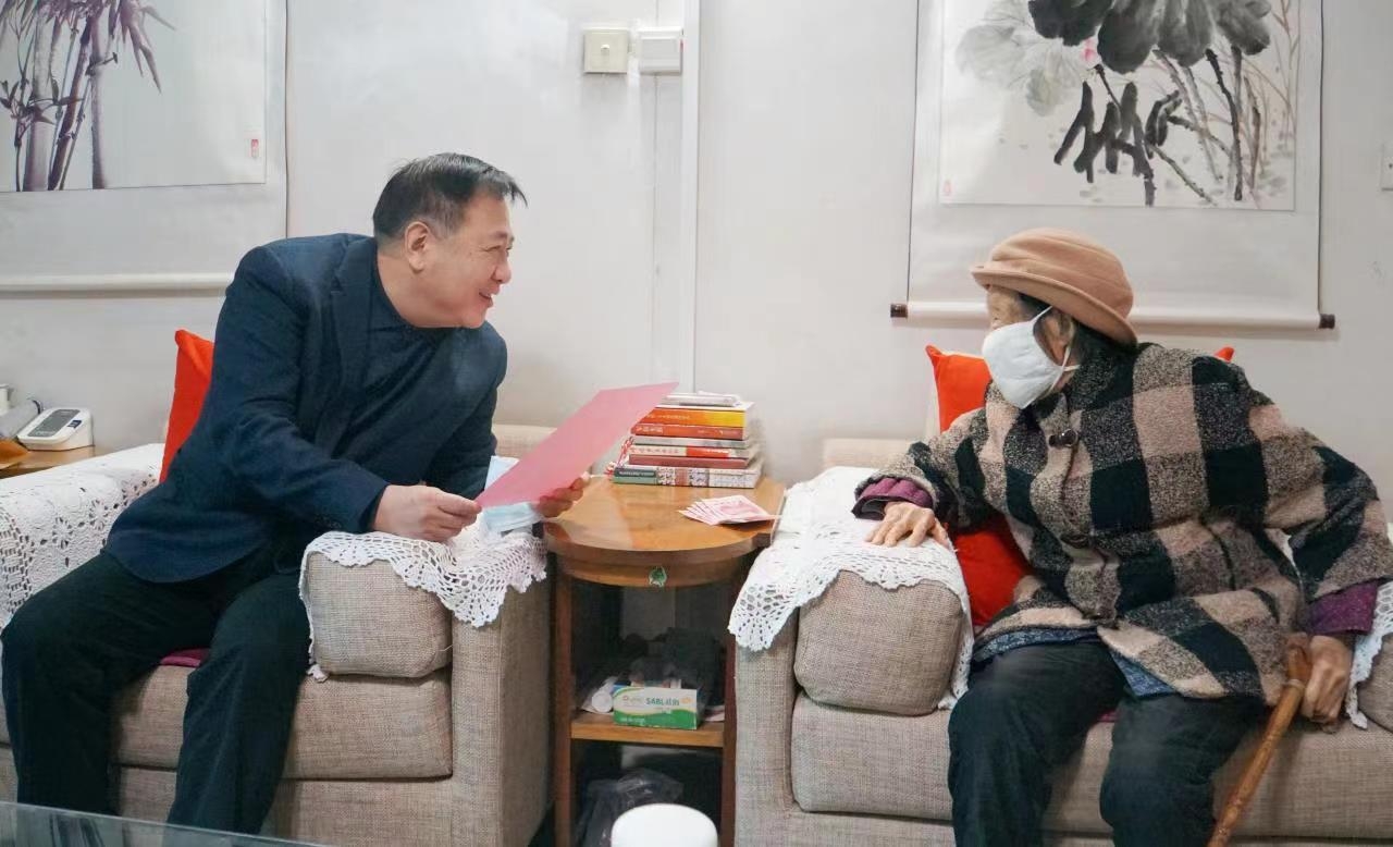 情系老干部 慰问暖人心 ——太阳GG集团开展春节前走访慰问