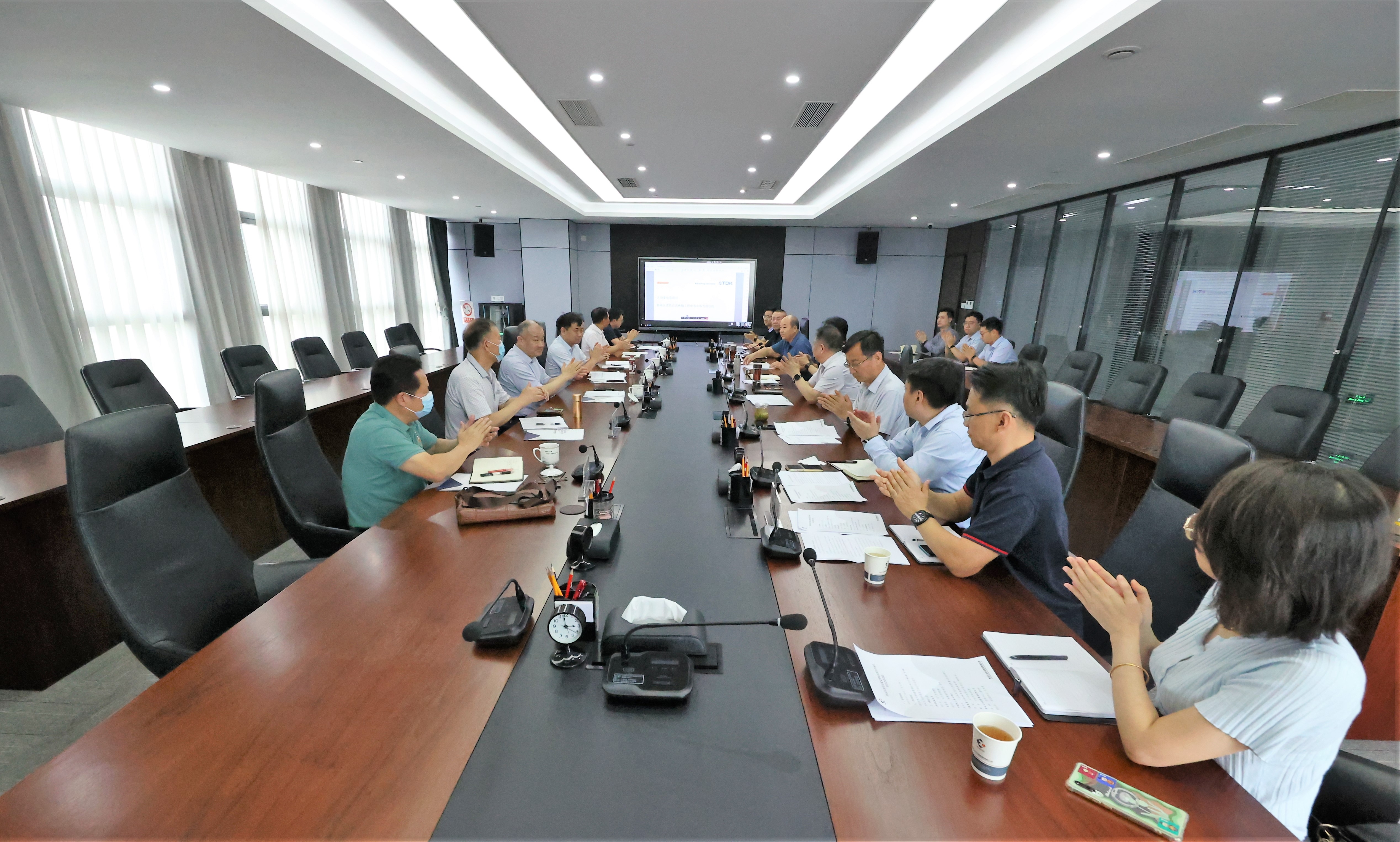 太阳GG集团召开工业相助项目专题钻研会